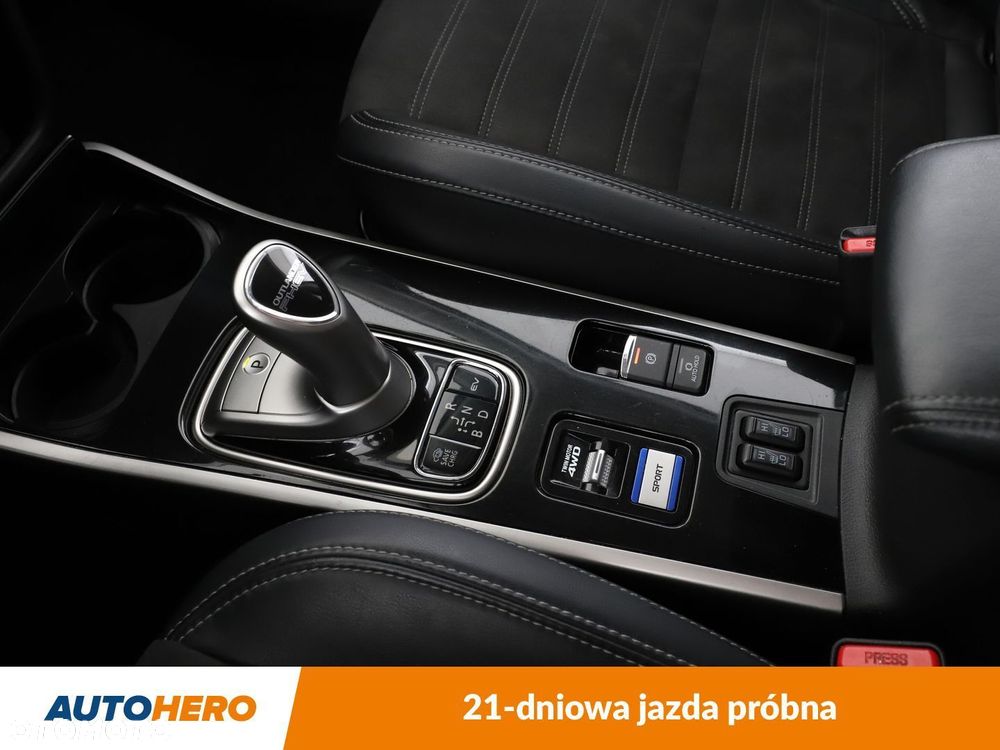 Mitsubishi Outlander - 26