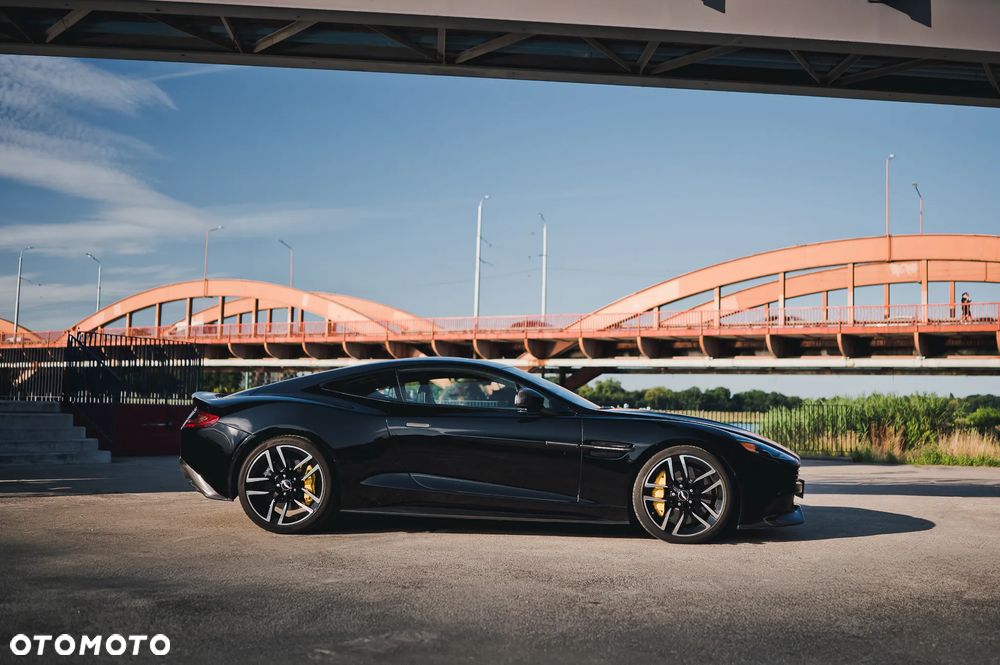 Aston Martin Vanquish Coupe - 2