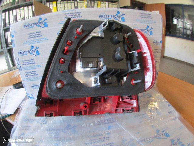 Farol Tras Stop3073 AUDI A4 8D 1999 1.9TDI 110CV 4P PRETO ESQ DANIFICADO - 3
