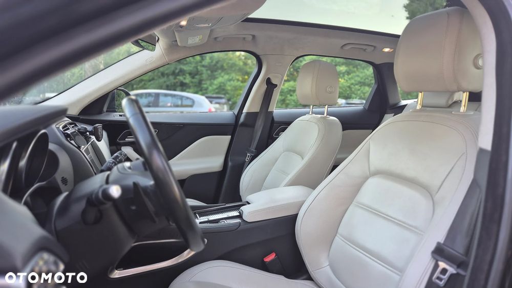 Jaguar F-Pace 2.0 i4D AWD Prestige - 8