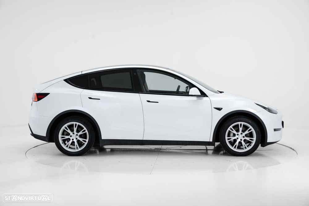 Tesla Model Y Long Range Dual Motor AWD - 3