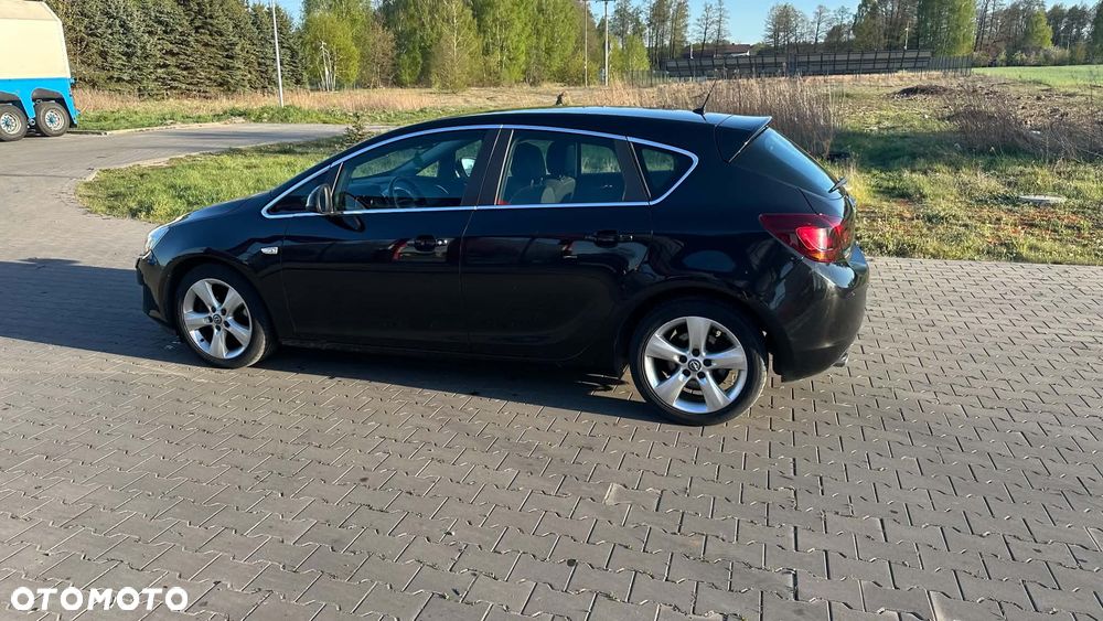 Opel Astra 2010 photo 3