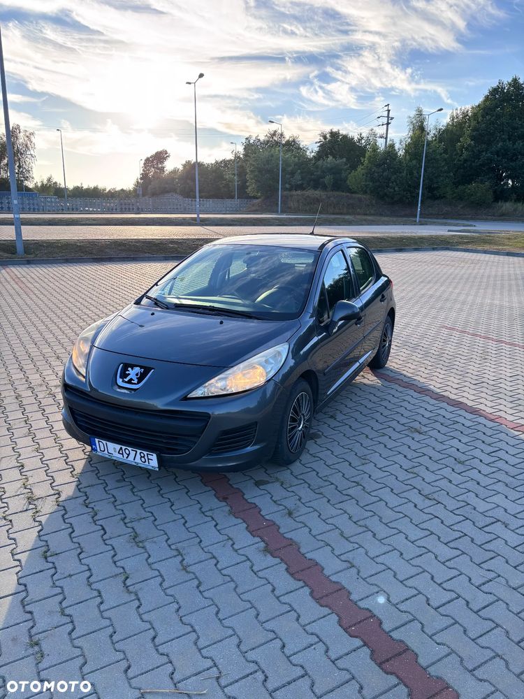 Peugeot 207 - 1