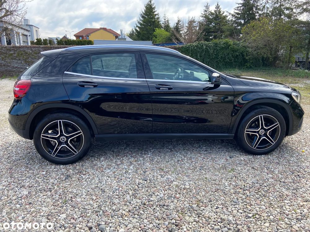 Mercedes-Benz GLA - 16
