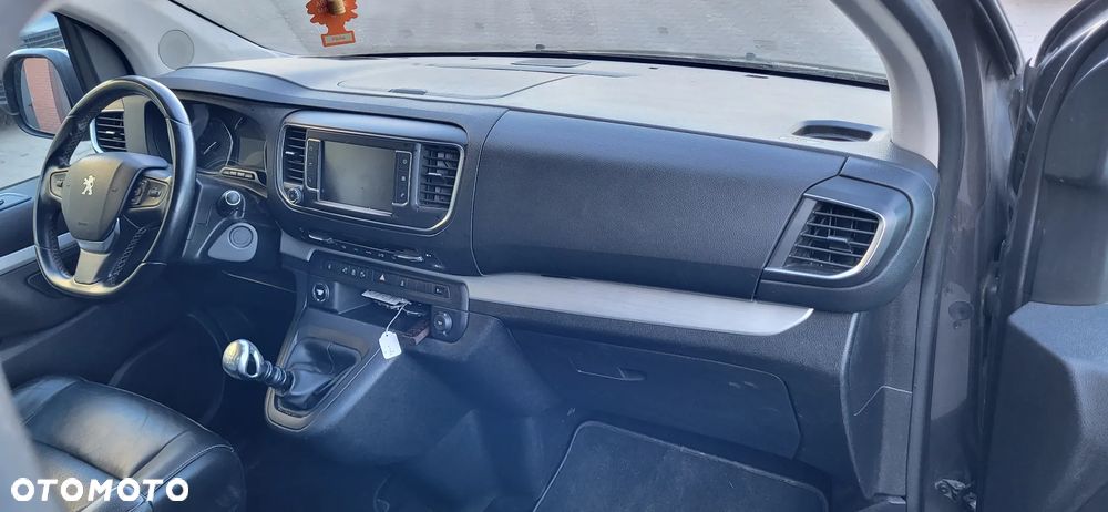 Peugeot Traveller - 9