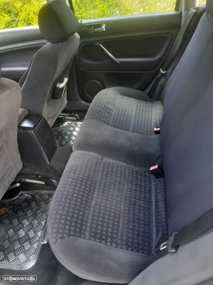 VW Passat 1.9 TDi Confortline - 4