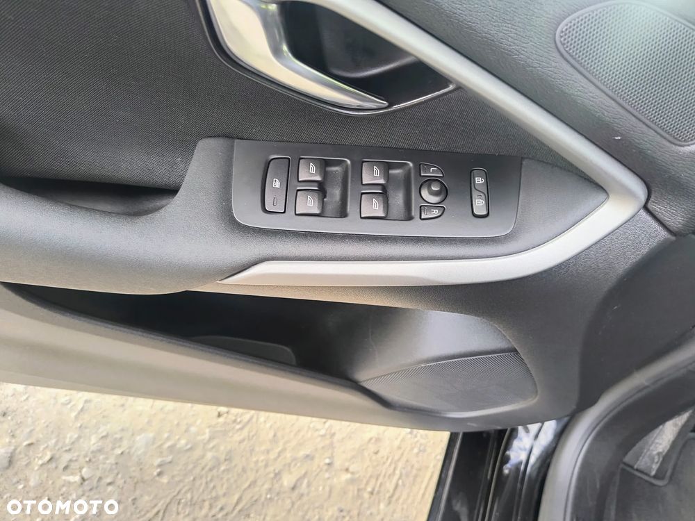 Volvo V40 D2 - 15