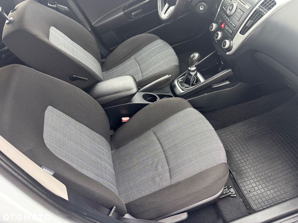 Kia Ceed 1.4 CVVT Attract - 18