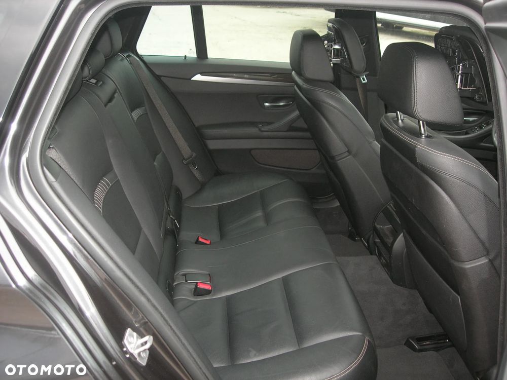 BMW Seria 5 530d xDrive Sport-Aut Luxury Line - 25