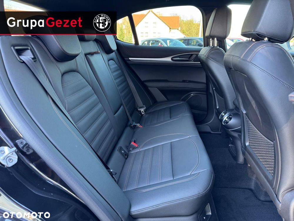 Alfa Romeo Stelvio - 16