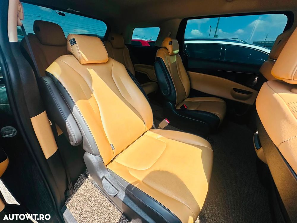 Kia Carnival - 10