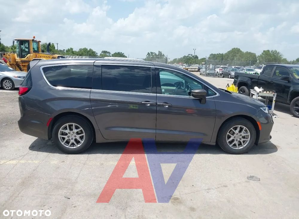 Chrysler Pacifica - 8