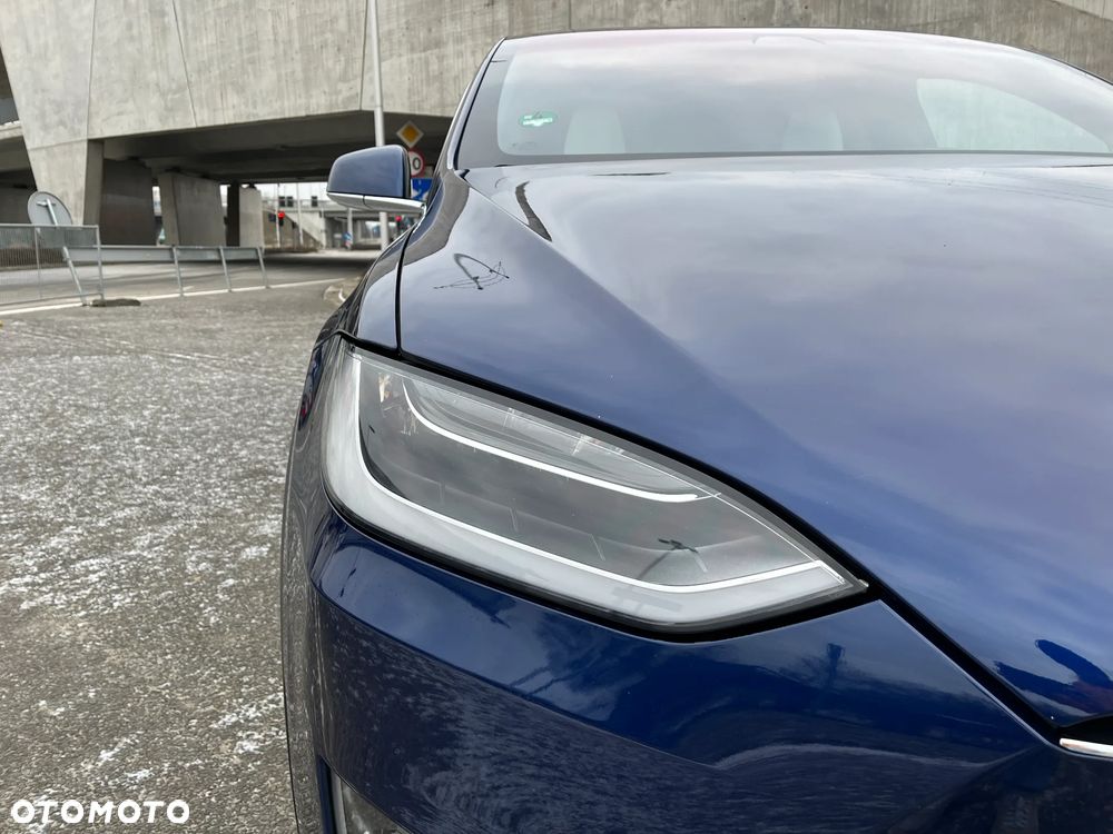Tesla Model X 75 D - 12