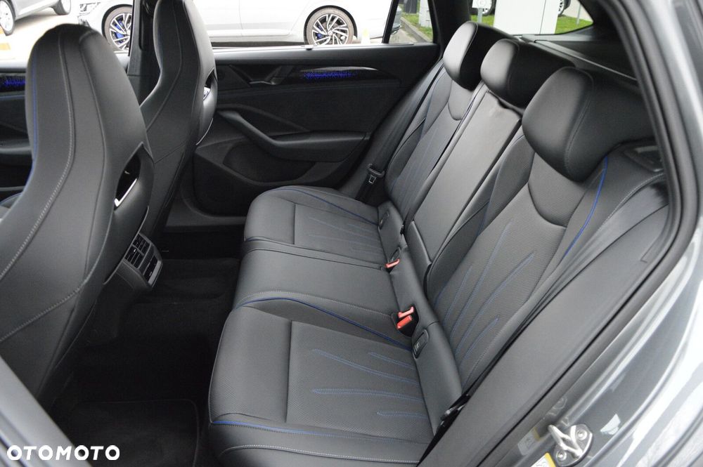 Volkswagen Passat Variant 1.5 TSI ACT mHEV R-Line Plus DSG - 22