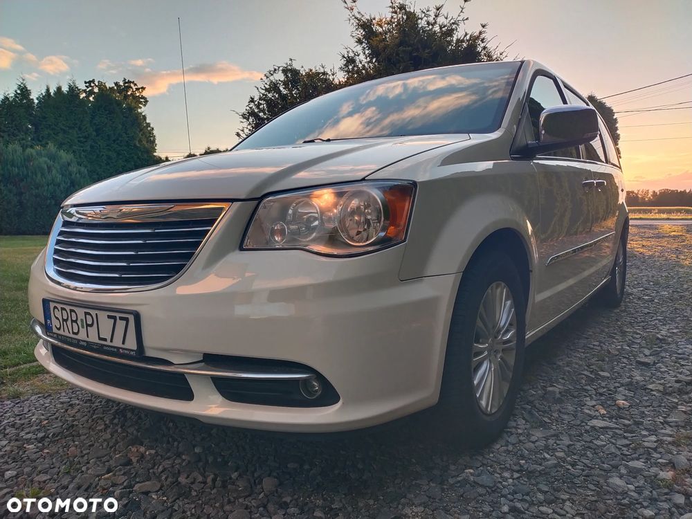 Chrysler Town & Country 3.6 Limited - 4