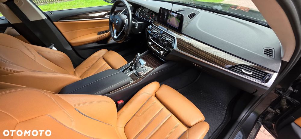 BMW Seria 5 530d xDrive - 12