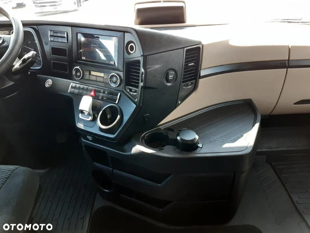 Mercedes-Benz ACTROS (30328) - 12