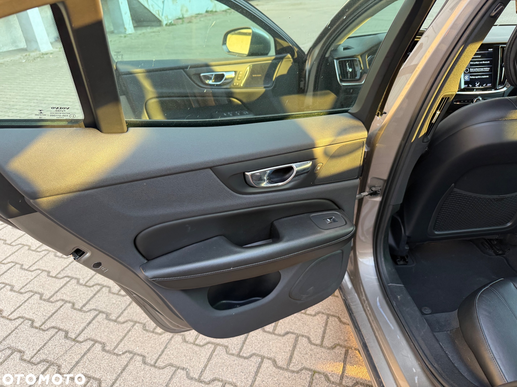 Volvo S60 T5 Momentum Pro - 13