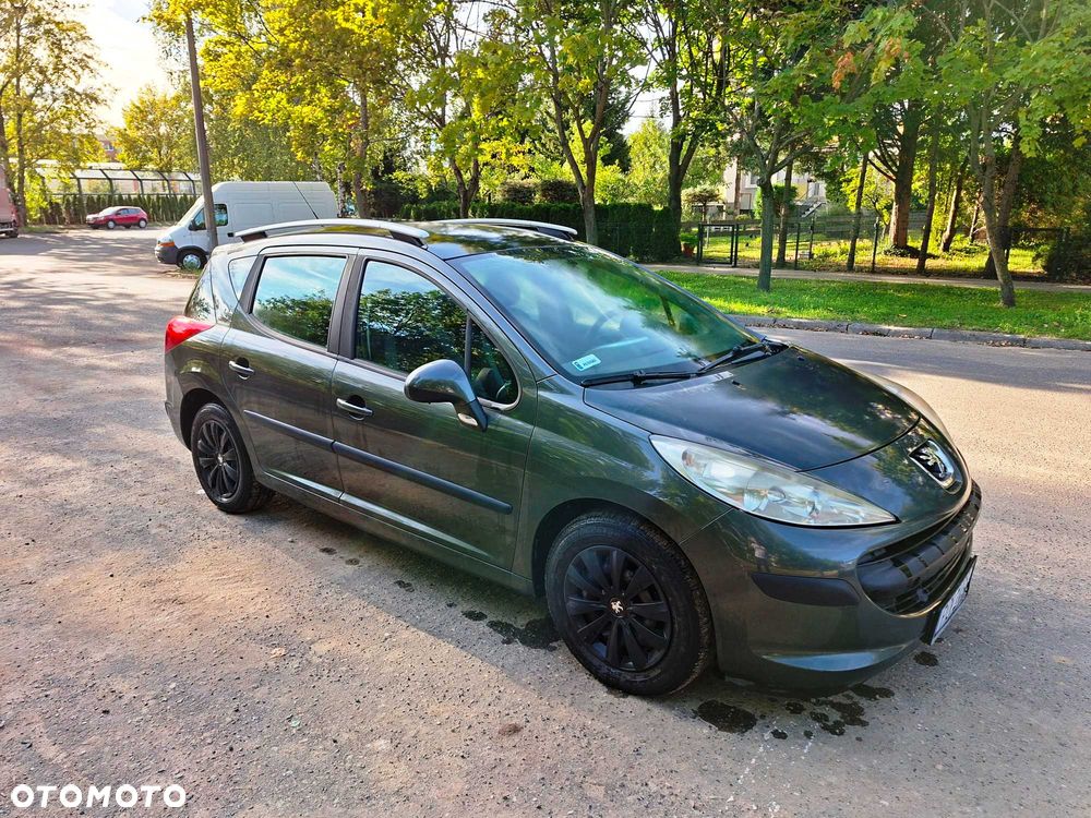 Peugeot 207 - 1