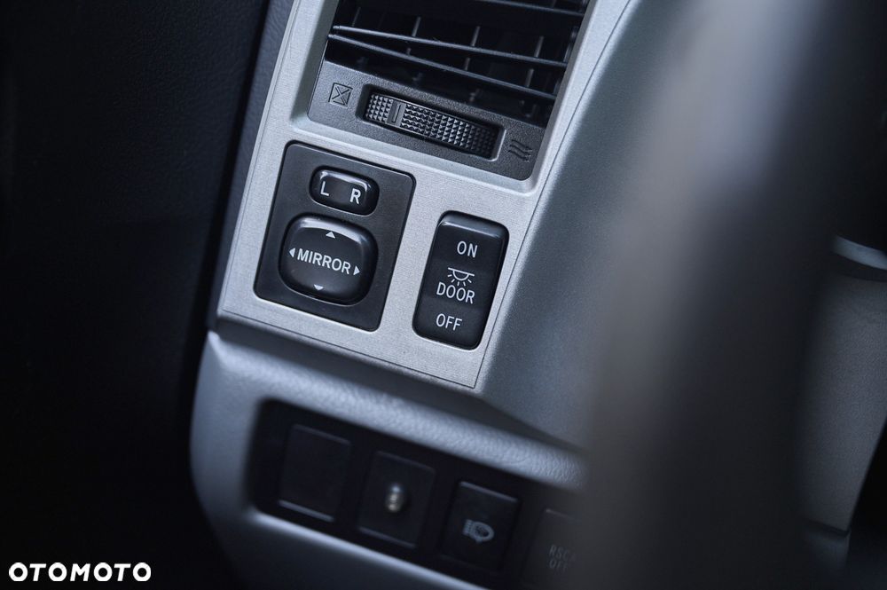 Toyota Sequoia - 38