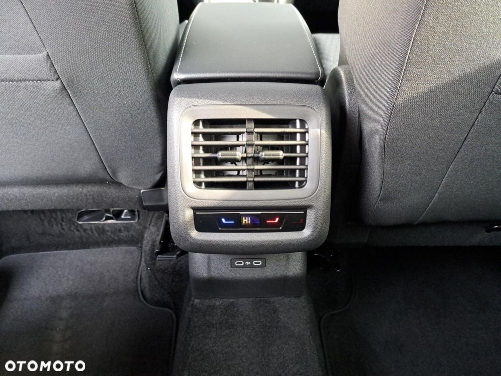 Volkswagen T-Roc 1.5 eTSI Life DSG - 35