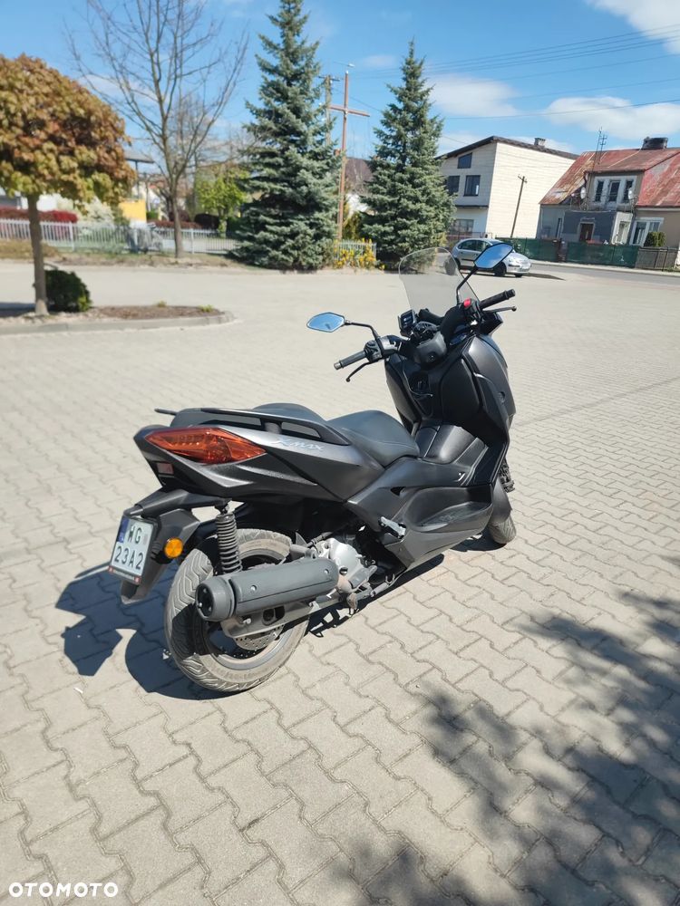 Yamaha X-max - 12
