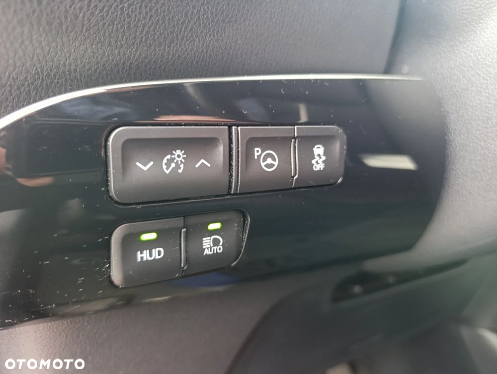 Toyota Prius Hybrid Executive - 15