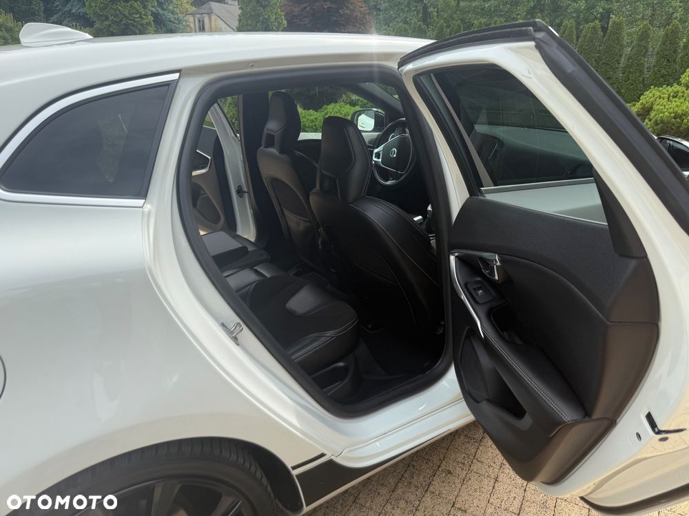 Volvo V40 T4 R-Design - 22