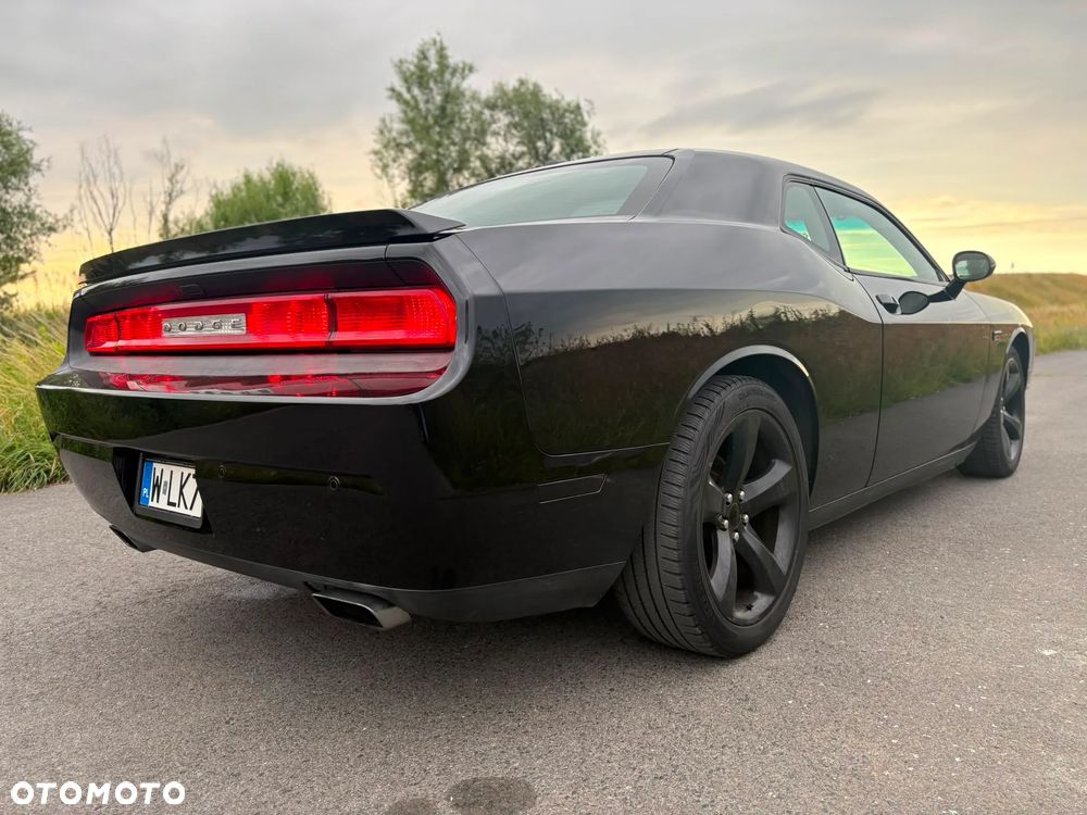 Dodge Challenger - 8