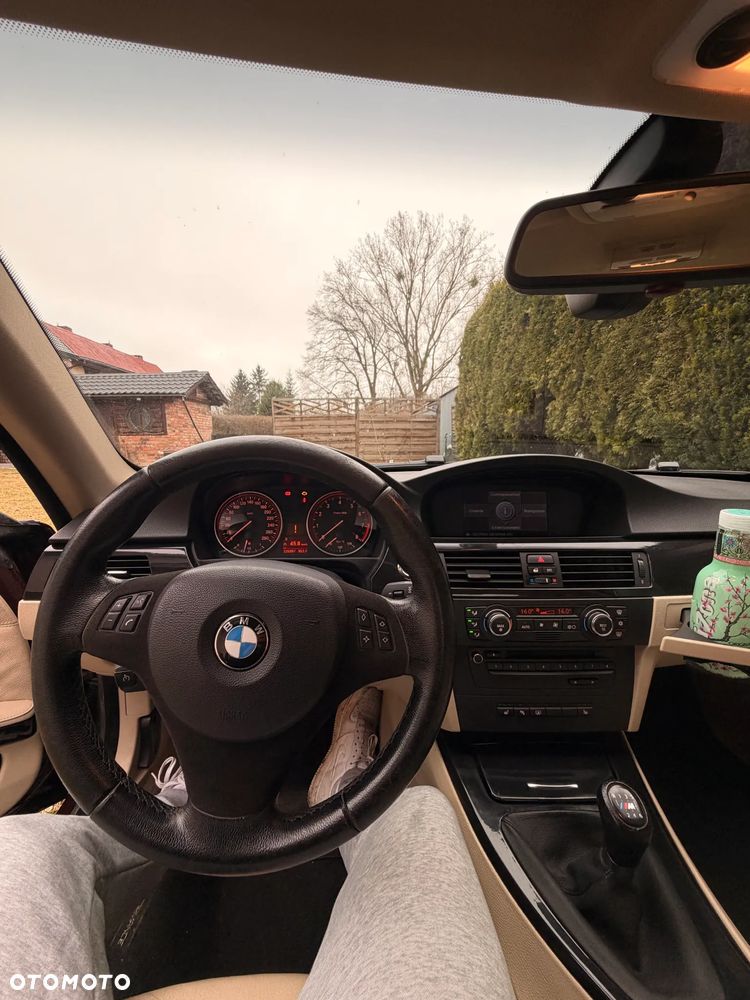 BMW Seria 3 330i - 24