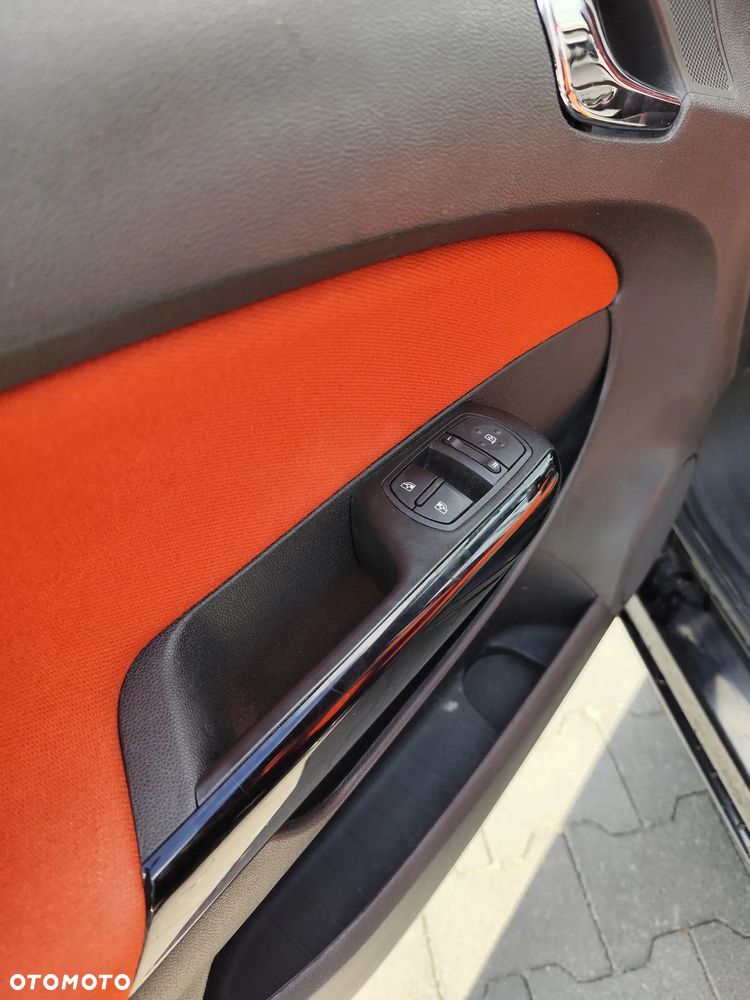 Opel Corsa 1.4 16V Cosmo - 10