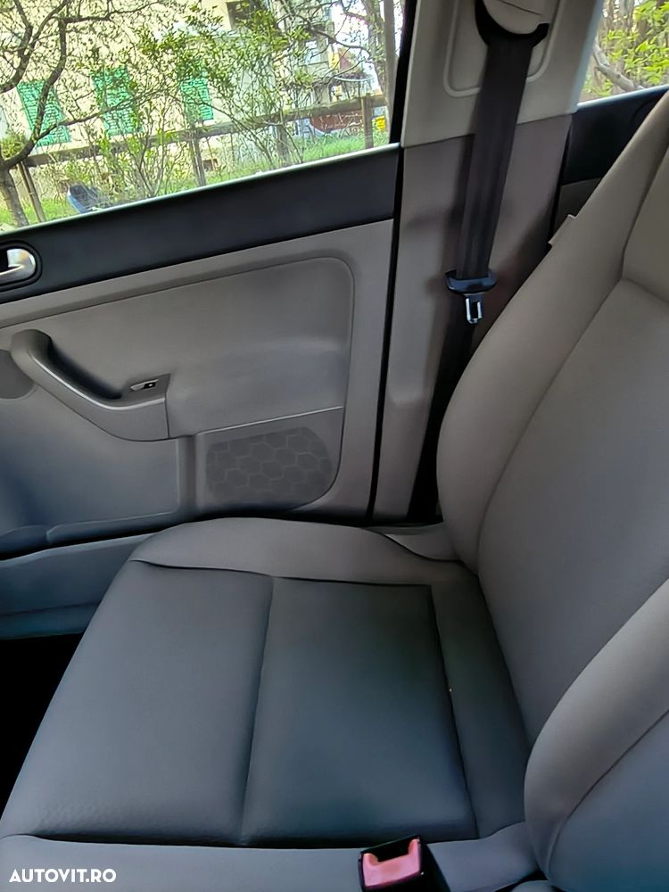 Volkswagen Golf Plus 1.6 TDI DPF Highline - 4