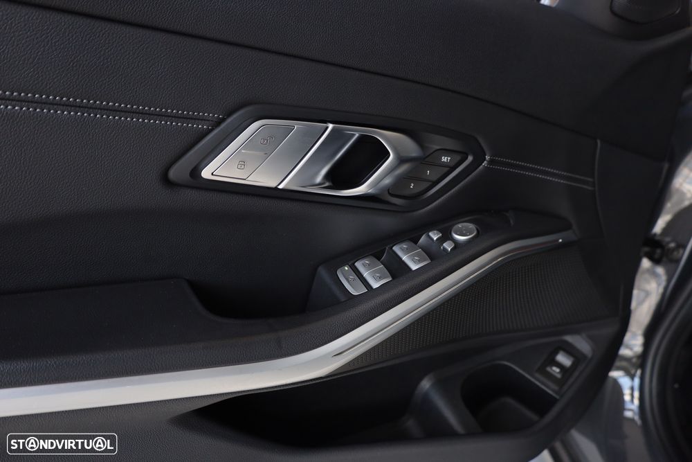 BMW 320 d Ultimate Auto - 24
