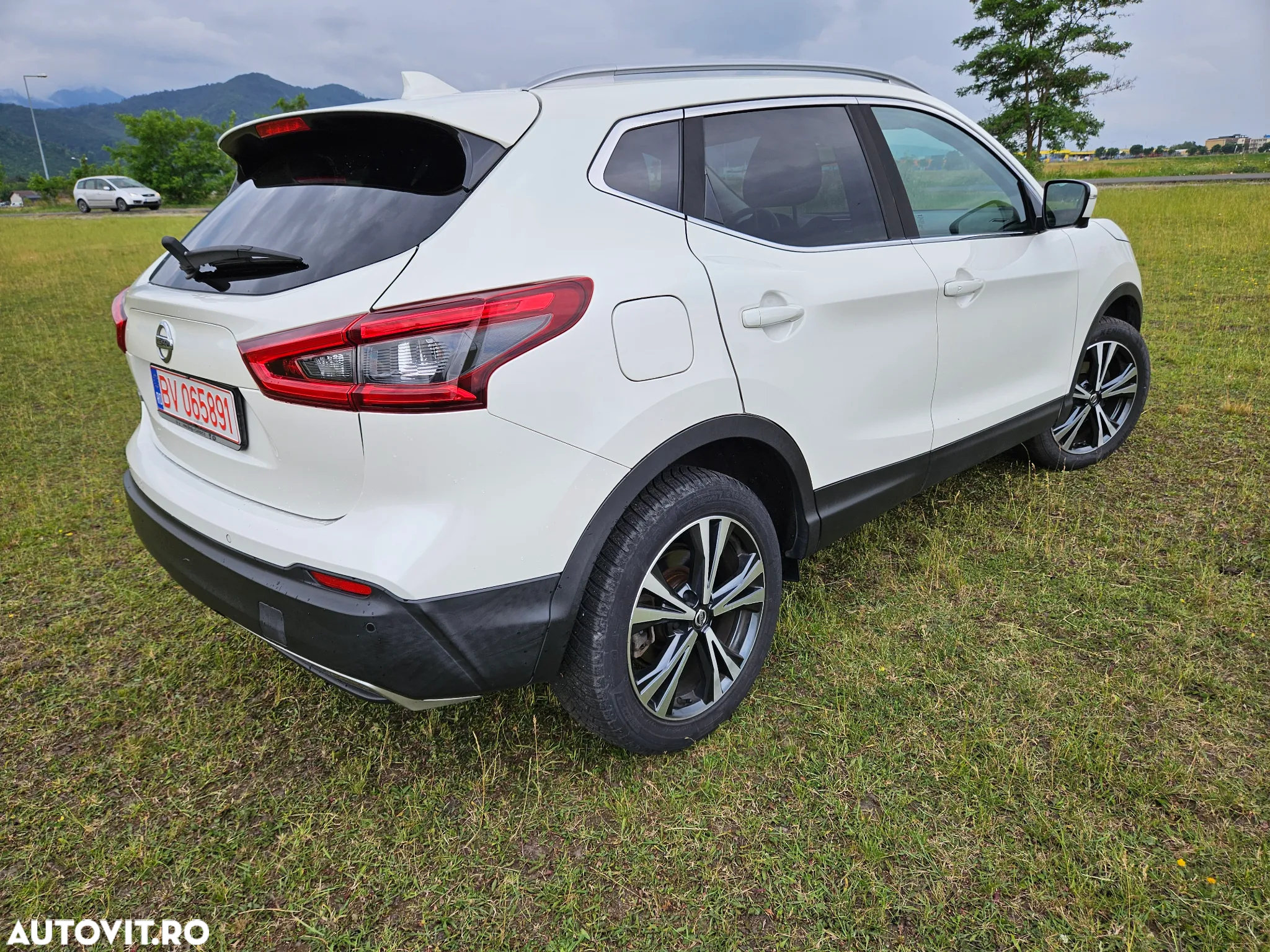 Nissan Qashqai 1.3 DIG-T N-CONNECTA - 10