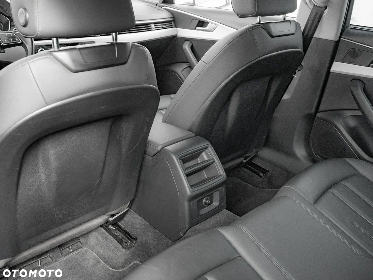 Audi A4 30 TDI S tronic - 24