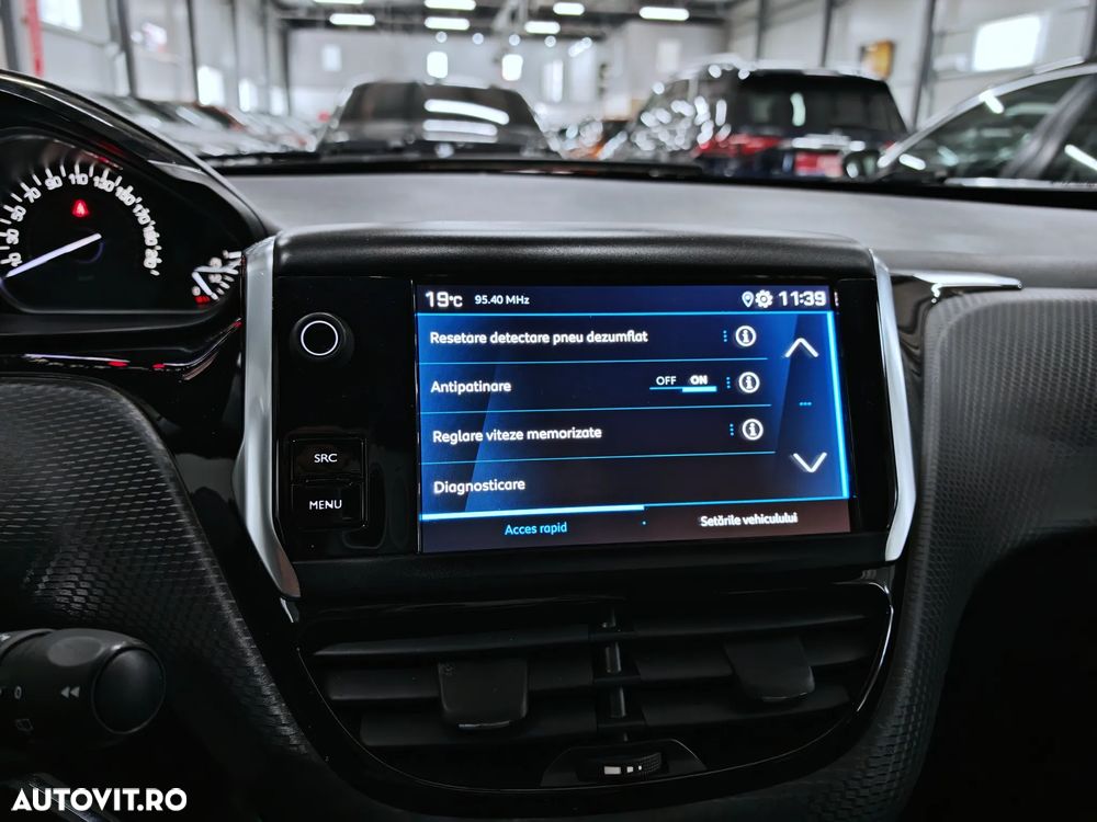 Peugeot 2008 PureTech 130 Stop&Start EAT6 Signature - 13