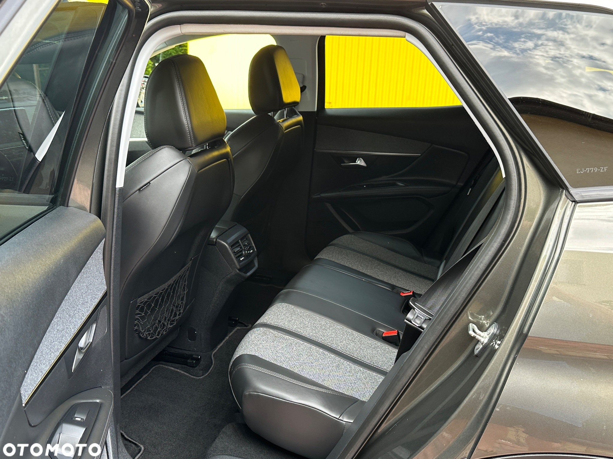 Peugeot 3008 1.6 BlueHDi Allure S&S - 19
