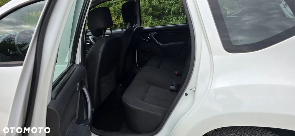 Dacia Duster 1.6 SCe Laureate S&S - 6