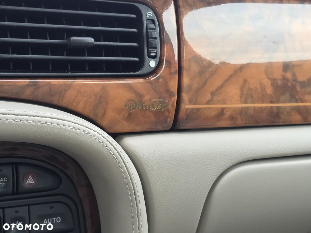 Jaguar Daimler 8 - 23