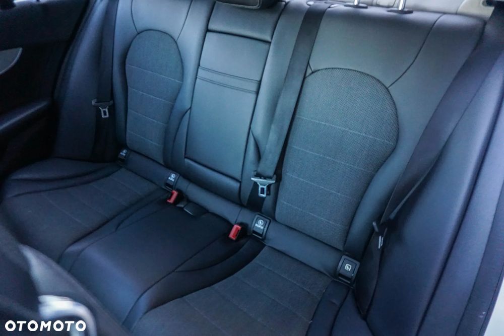 Mercedes-Benz Klasa C 180 (BlueTEC) d 7G-TRONIC AMG Line - 33