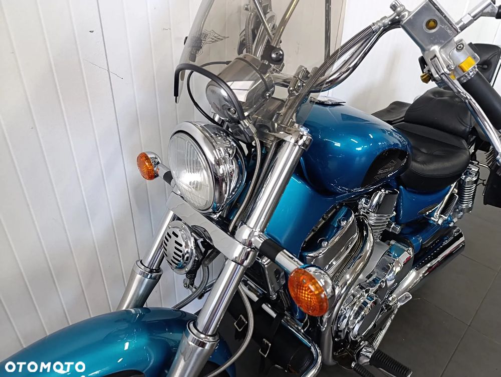 Suzuki Intruder - 11