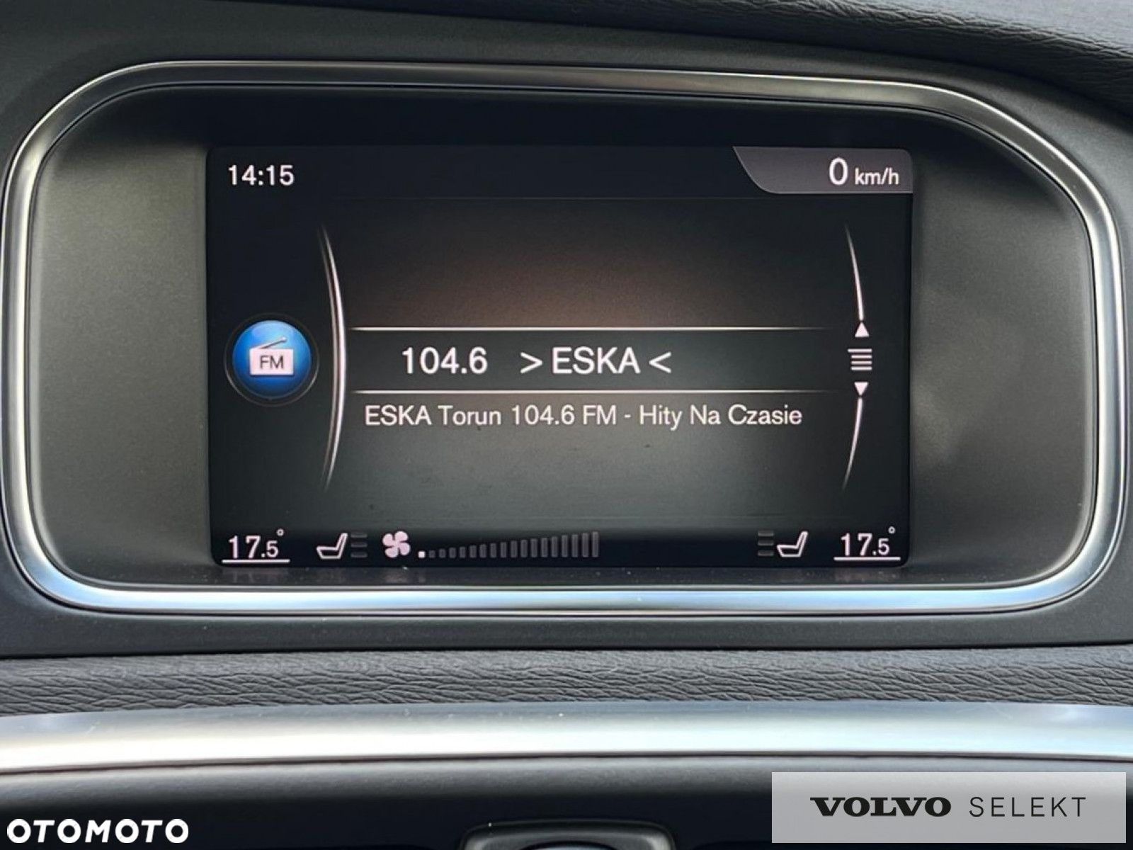 Volvo V40 - 25