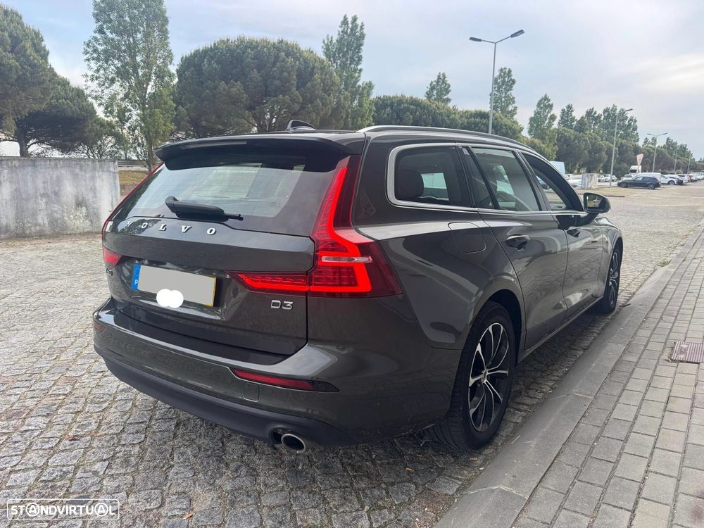 Volvo V60 2.0 D3 Momentum Plus - 4