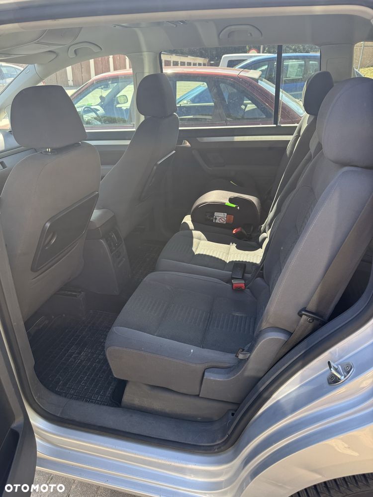 Volkswagen Touran - 6