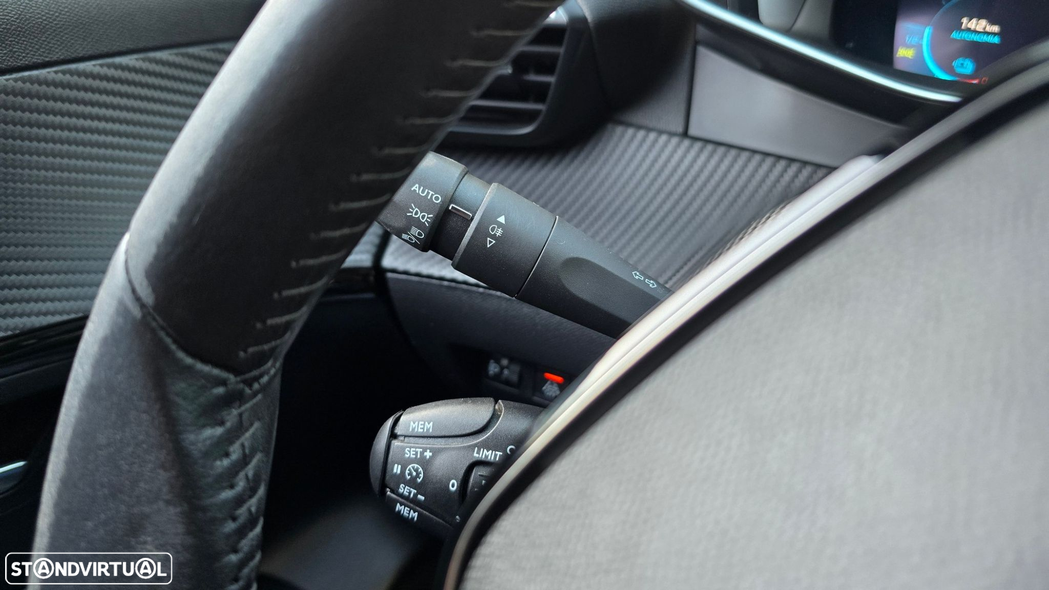 Peugeot e-208 Allure - 14