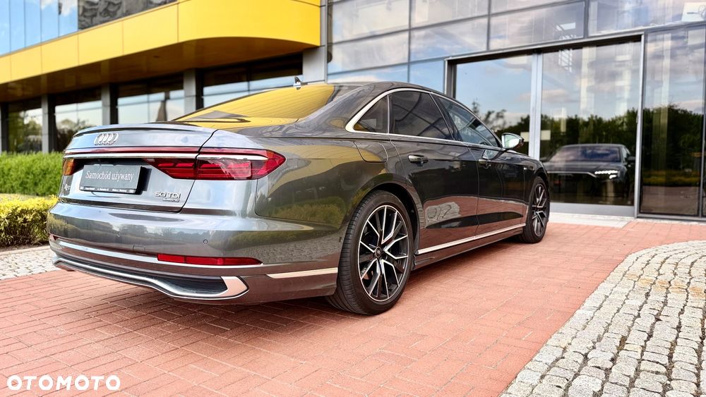 Audi A8 - 8