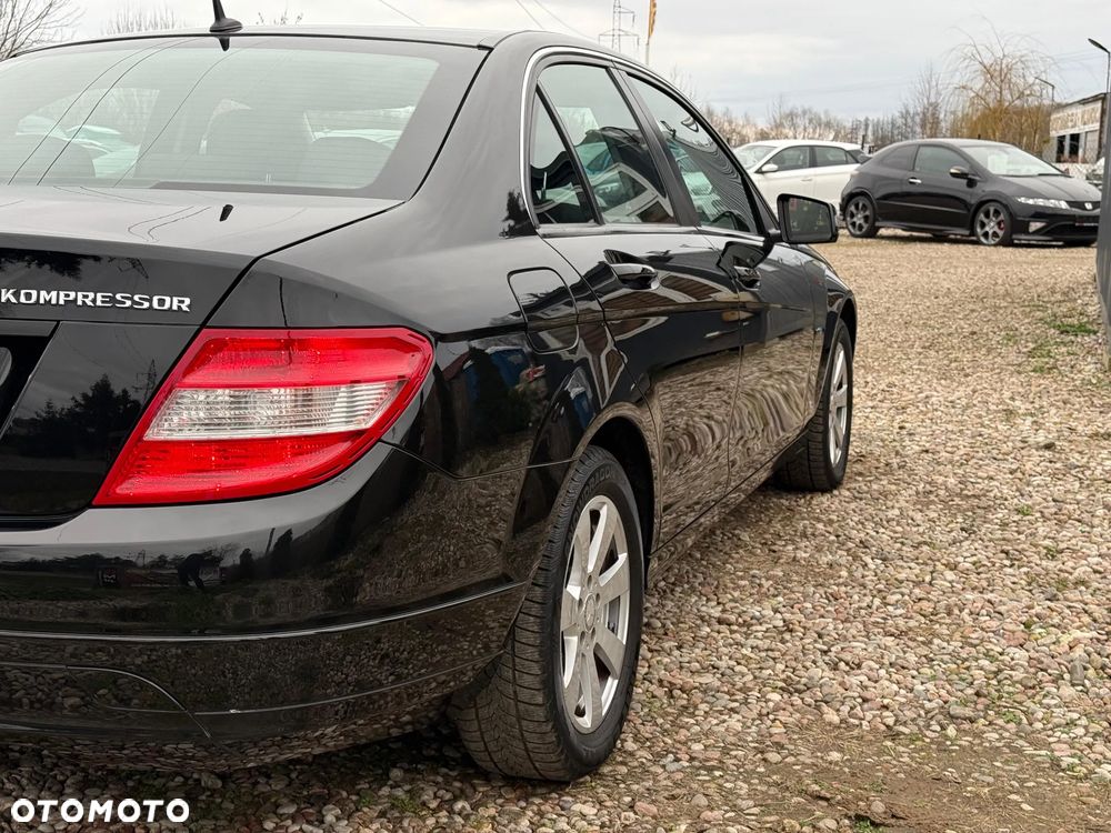 Mercedes-Benz Klasa C 180 Kompressor BlueEFFICIENCY Elegance - 7