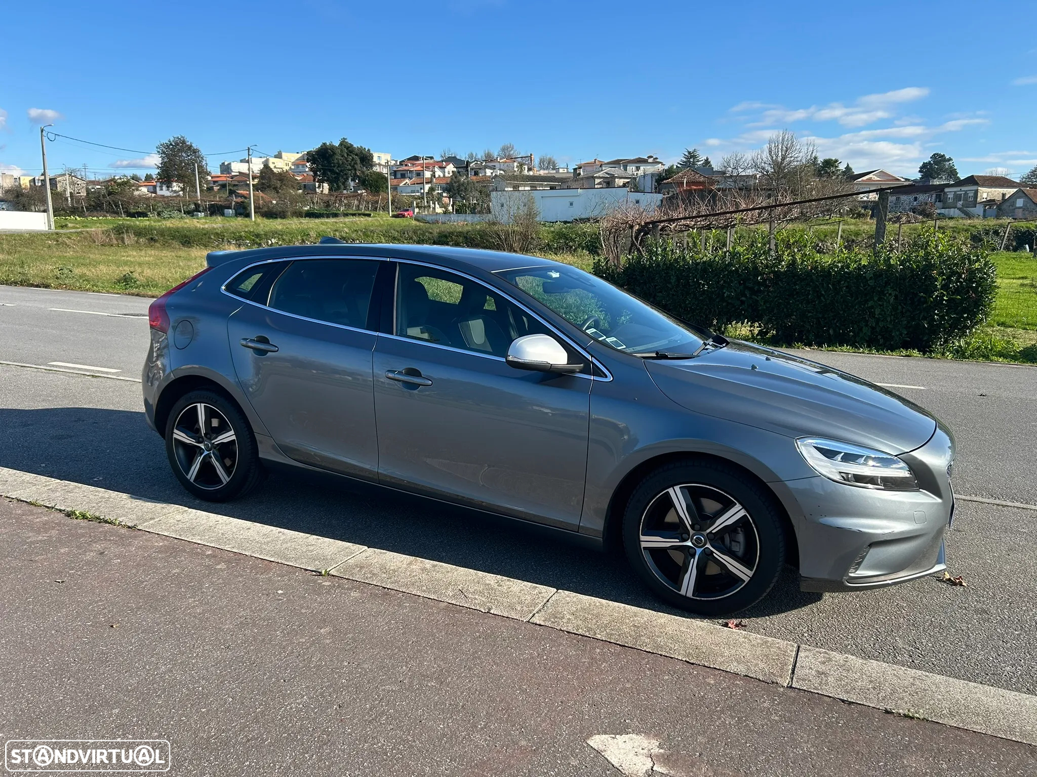 Volvo V40 1.5 T3 Sport Edition R Geartronic - 4