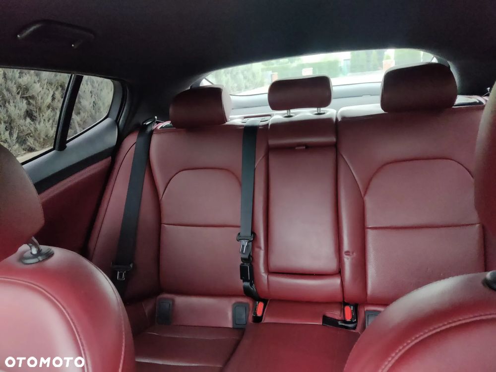 Kia Stinger - 22