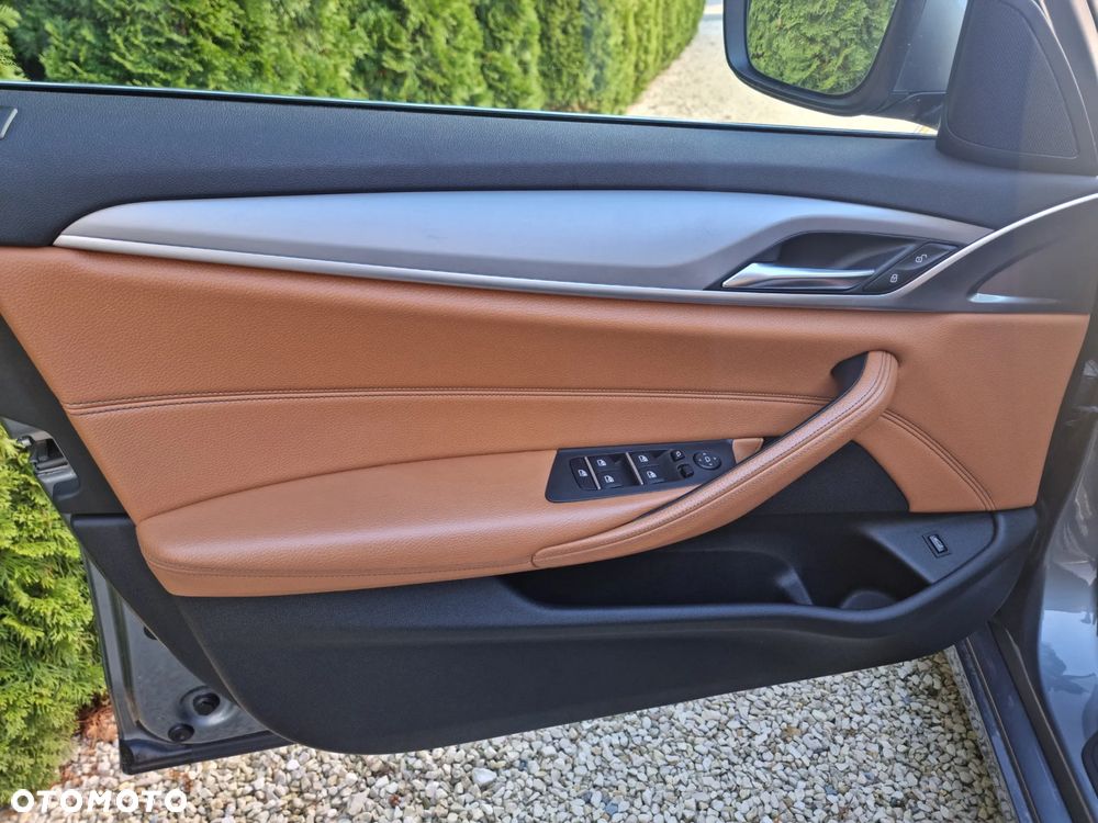BMW Seria 5 530d xDrive - 10